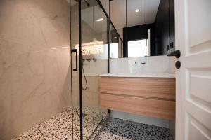 Ένα μπάνιο στο MBM - Luxury apartments PARIS CENTER