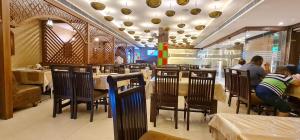 Hotel Makhan Residency餐厅或其他用餐的地方