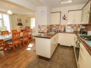 a kitchen and dining room with a table and chairs at Bangor Cottage in Bangor