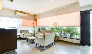 Posezení v ubytování Click Hotel Vadodara 4 mins walk for the Railway Station