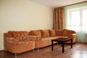 Et sittehjørne på Apartment "Kvartirniy Vopros" on Stroiteley 8