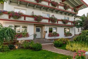 Ogród w obiekcie Appartements-Pension Lindenheim