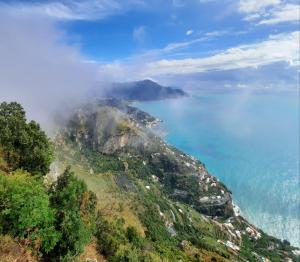 une île au milieu de l'océan dans l'établissement Casa Vacanza Pappacoda, à Agerola