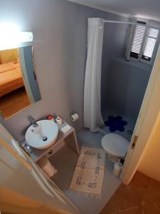 Kylpyhuone majoituspaikassa Theano Guesthouse