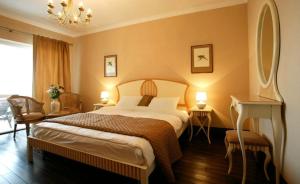 
A bed or beds in a room at Arena Regia Hotel & Spa - Marina Regia Residence
