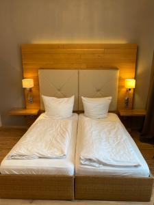 Ein Bett oder Betten in einem Zimmer der Unterkunft Landhotel & Restaurant Traube