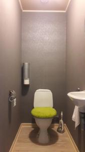 
A bathroom at Leonidas D2
