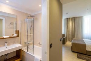 Kupatilo u objektu Cornaro Hotel