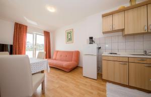 Kuchyňa alebo kuchynka v ubytovaní Apartments Stanicic Kampor