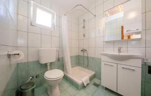 Kúpeľňa v ubytovaní Apartments Stanicic Kampor + 37 fotografií