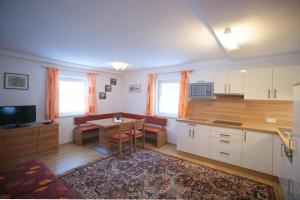 A kitchen or kitchenette at Mountainpeak