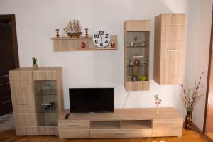 TV a/nebo společenská místnost v ubytování Apartment Elmari