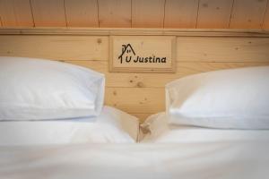 Postel nebo postele na pokoji v ubytování U Justina na břehu