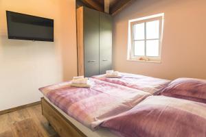 Postel nebo postele na pokoji v ubytování Alpin Lodge Kitzblick