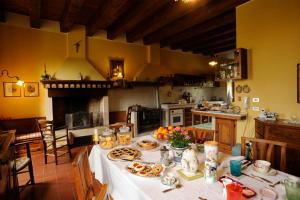 Jedlo v ubytovaní bed & breakfast alebo blízkom okolí