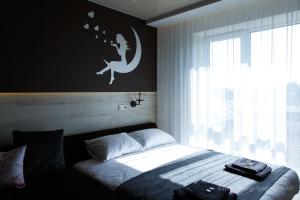 Luxury apartments «Love Story» tesisinde bir odada yatak veya yataklar