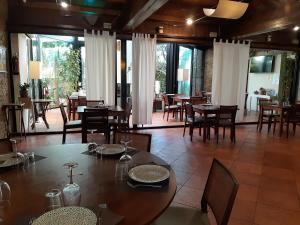 A restaurant or other place to eat at El Faixero Evolucion