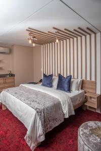 LOCH LOGAN HOTEL客房内的一张或多张床位