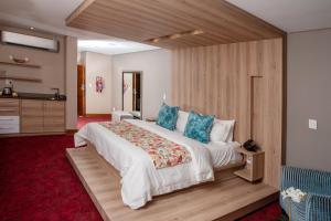 LOCH LOGAN HOTEL客房内的一张或多张床位