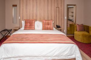 LOCH LOGAN HOTEL客房内的一张或多张床位