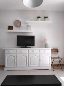 TV a/nebo společenská místnost v ubytování Amaya Relax