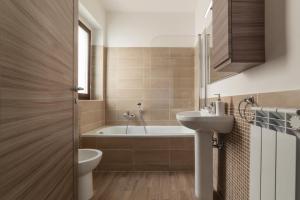 Phòng tắm tại Fonte Laurentina Apartments