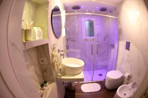 Kylpyhuone majoituspaikassa I Colori di Napoli