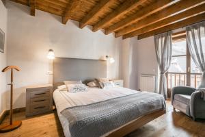 Postel nebo postele na pokoji v ubytování Casa Salient by Totiaran