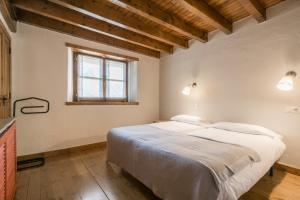Postel nebo postele na pokoji v ubytování Casa Salient by Totiaran