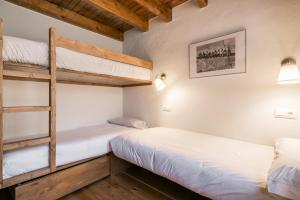 Postel nebo postele na pokoji v ubytování Casa Salient by Totiaran