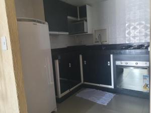 Η κουζίνα ή μικρή κουζίνα στο Vista mar, duplex a 20 mts praia do forte, banheira e wifi
