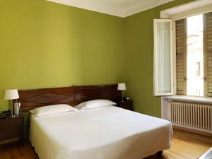 Un pat sau paturi într-o cameră la Albergo Bologna