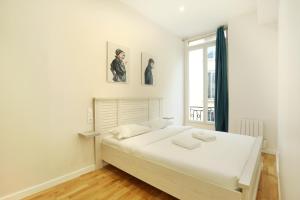 
A bed or beds in a room at Studio Bonne Nouvelle
