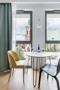 a dining room with a table and chairs and a window at Blue Mandarin Garden Gates in Gdańsk +61 photos