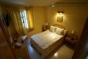 1 dormitorio con 1 cama en una habitación en Miriana, en Abades