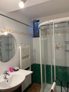 a bathroom with a sink and a shower at Affittacamere Le Terrazze in Corniglia