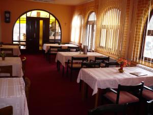 Motel Stara Vrba餐厅或其他用餐的地方