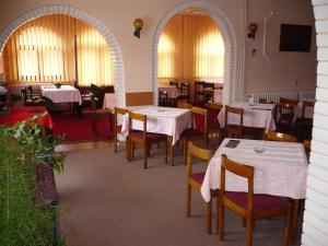 Motel Stara Vrba餐厅或其他用餐的地方