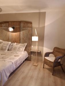 Ένα ή περισσότερα κρεβάτια σε δωμάτιο στο Au P’Tit Cosy