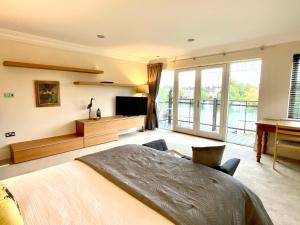 Private Room - The River Room at Burway House on The River Thames