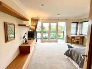 Private Room - The River Room at Burway House on The River Thames