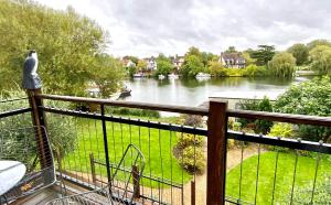 Private Room - The River Room at Burway House on The River Thames