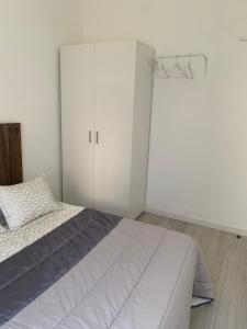 Postel nebo postele na pokoji v ubytování Plaza de españa sol