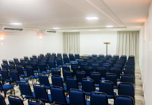 Uma área de estar em El Aram Beach & Convention