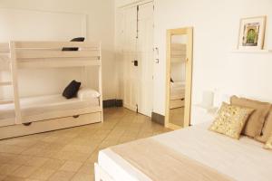 Postel nebo postele na pokoji v ubytování Casa de la Alegría