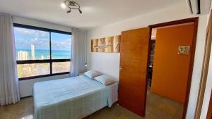 Łóżko lub łóżka w pokoju w obiekcie Studio Praia 2201 - NBI - Ponta Negra - Lado Sombra