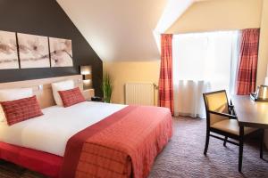 Un pat sau paturi într-o cameră la Hotel Lido **** Mons Centre