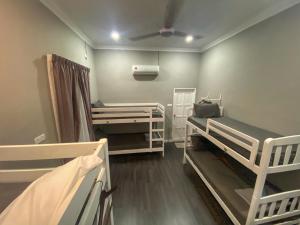 Poschodová posteľ alebo postele v izbe v ubytovaní Shafickza Guesthouse