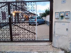 Fotografie z fotogalerie ubytování A La vue chambre BAGNO CONDIVISO SHARED BOTH2piano no lift no navetta a pagamento aria condizionata ed extra bed 3 MINUTI A PIEDI DA BUS PER FIERA DI ROMA v destinaci Fiumicino