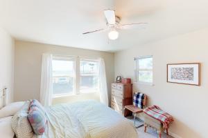 Ένα ή περισσότερα κρεβάτια σε δωμάτιο στο Beach Cabin Getaway